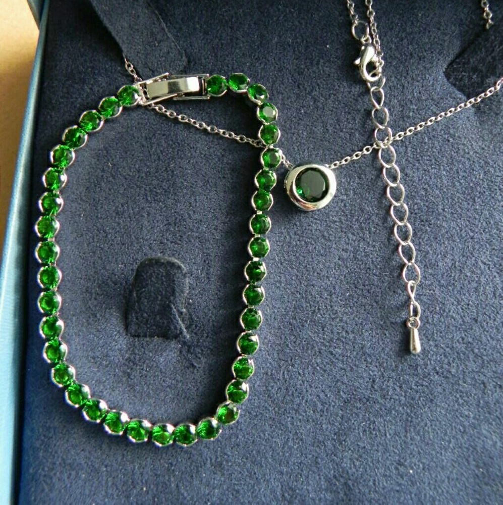 SOLD!!! Green Peridot Jewelry 2 Pcs. Set - Picture 1 of 6